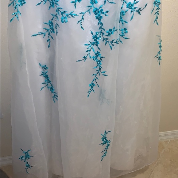 Bridal Dress - Picture 3 of 3